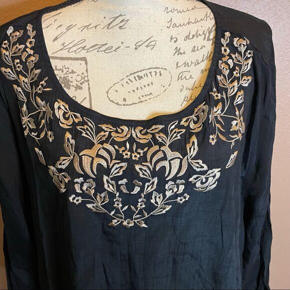 Catherine’s black and gold embroidered top - Picture 2 of 8